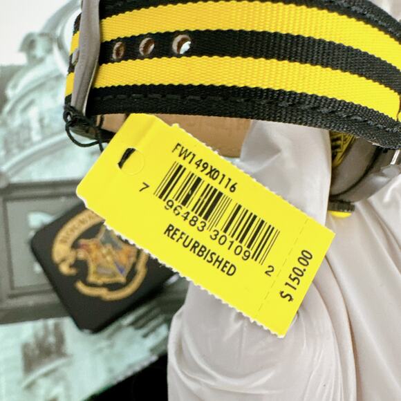 FOSSIL LE1159 Limited Edition Harry Potter™ Three-Hand Hufflepuff™ Nylon Watch - Picture 5 of 8